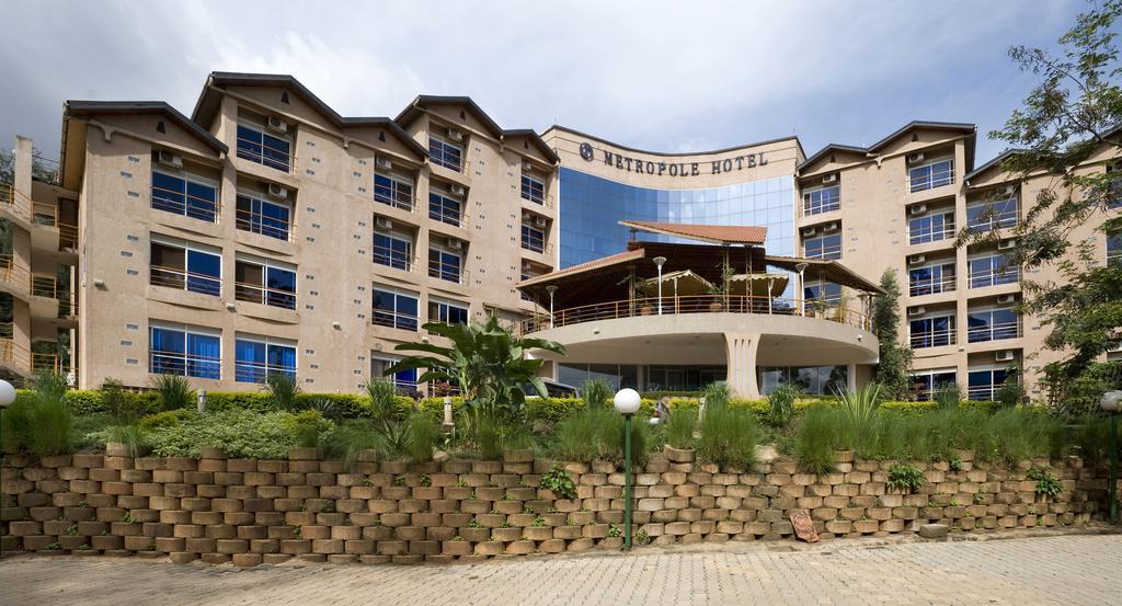 Metropole Hotel Kampala Bagian luar foto