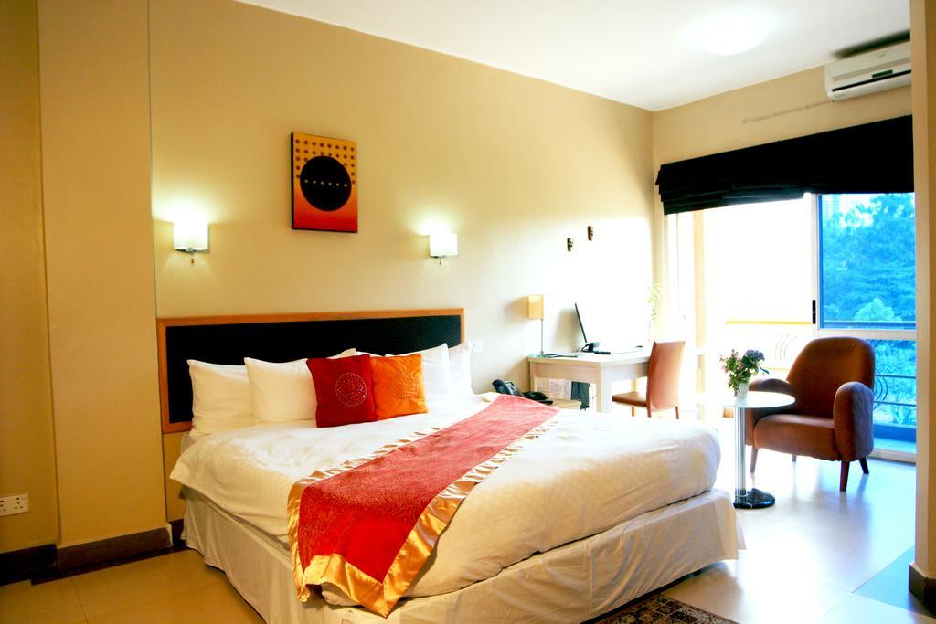 Metropole Hotel Kampala Bagian luar foto