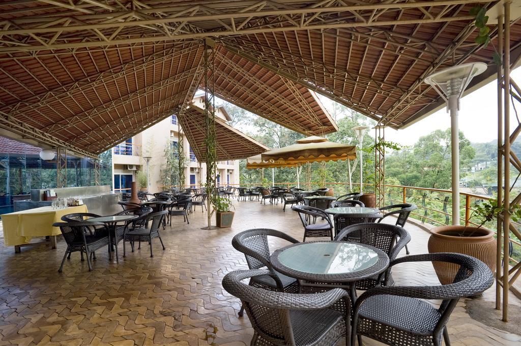 Metropole Hotel Kampala Bagian luar foto