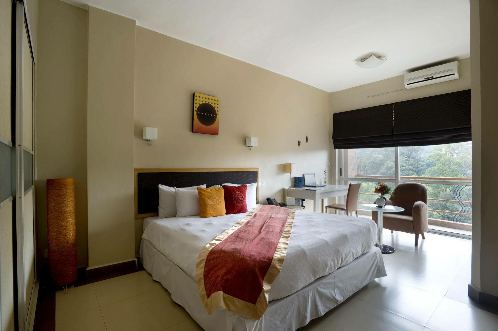 Metropole Hotel Kampala Bagian luar foto