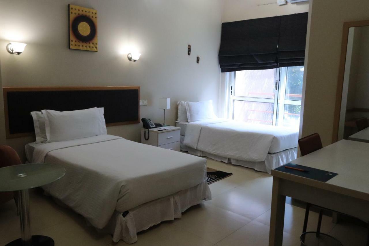 Metropole Hotel Kampala Bagian luar foto
